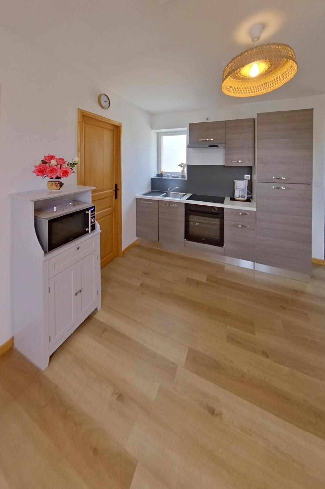 Logement Cosy Parking Prive Situe Au Coeur Du Village Reviers Exterior photo