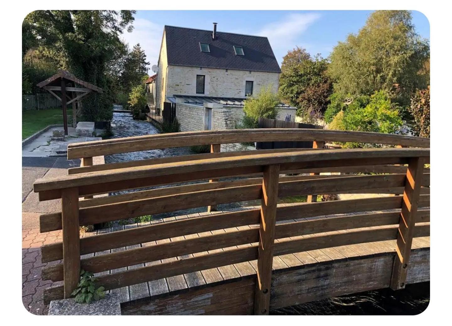 Logement Cosy Parking Prive Situe Au Coeur Du Village Reviers Exterior photo